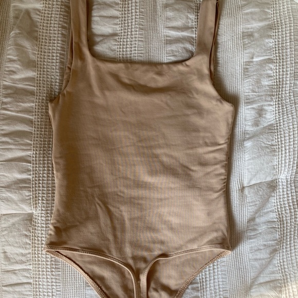 Aritzia Babaton Contour Bodysuit in “Toasted Sesame” - Picture 4 of 8